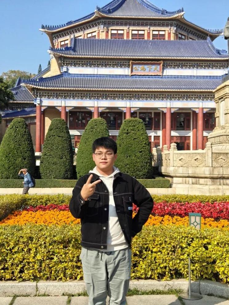 药苑青年|校长奖获得者（上）- 陈卓朗