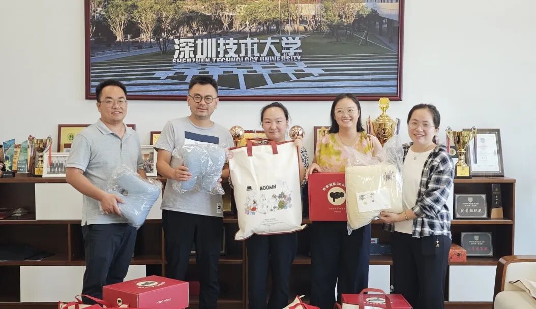 桂香渐浓九月风，教师节踏秋意而来